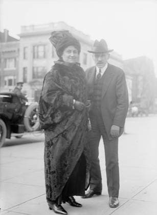 RECORD DATE NOT STATED Dr. McClure with Dr. Maria Montessori, 1914. Creator: Harris & Ewing. Copyright:xHeritagexArt HeritagexImagesx IMAGO ,2952709 ! ACHTUNG: AUFNAHMEDATUM GESCHÄTZT!  Copyright:HeritagexArt HeritagexImagesx IMAGO