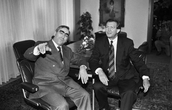 Deutschland, Bonn, 26.01.1993 Archiv.: 38-59-09 Fuer Ihr Archiv Foto: Bundesfinanzminister Theo Waigel und Bundeswirtschaftsminister Guenter Rexrodt Fuer Ihr Archiv *** Germany, Bonn, 26 01 1993 Archive 38 59 09 For your archive Photo Federal Minister of Finance Theo Waigel and Federal Minister of Economics Guenter Rexrodt For your archive