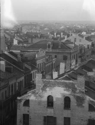 RECORD DATE NOT STATED Royal Street roofs and gable ends, New Orleans, between 1920 and 1926. Creator: Arnold Genthe. Copyright:xHeritagexArt HeritagexImagesx IMAGO ,2955112 ! ACHTUNG: AUFNAHMEDATUM GESCHÄTZT!  Copyright:HeritagexArt HeritagexImagesx IMAGO
