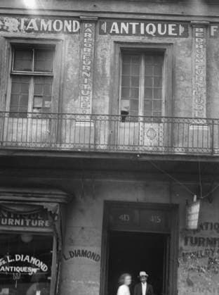 RECORD DATE NOT STATED Facade of the Diamond antique store, New Orleans or Charleston, South Carolina, c1920-1926. Creator: Arnold Genthe. Copyright:xHeritagexArt HeritagexImagesx IMAGO ,2955114 ! ACHTUNG: AUFNAHMEDATUM GESCHÄTZT!  Copyright:HeritagexArt HeritagexImagesx IMAGO
