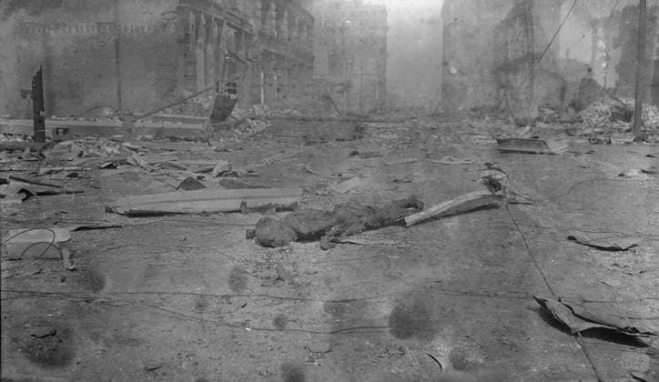 RECORD DATE NOT STATED Charred corpse of a victim of the 1906 San Francisco earthquake and fire, 1906 Apr. Creator: Arnold Genthe. Copyright:xHeritagexArt HeritagexImagesx IMAGO ,2955288 ! ACHTUNG: AUFNAHMEDATUM GESCHÄTZT!  Copyright:HeritagexArt HeritagexImagesx IMAGO