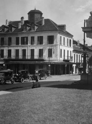 RECORD DATE NOT STATED Napoleon House on Chartres Street, New Orleans, between 1920 and 1926. Creator: Arnold Genthe. Copyright:xHeritagexArt HeritagexImagesx IMAGO ,2955362 ! ACHTUNG: AUFNAHMEDATUM GESCHÄTZT!  Copyright:HeritagexArt HeritagexImagesx IMAGO
