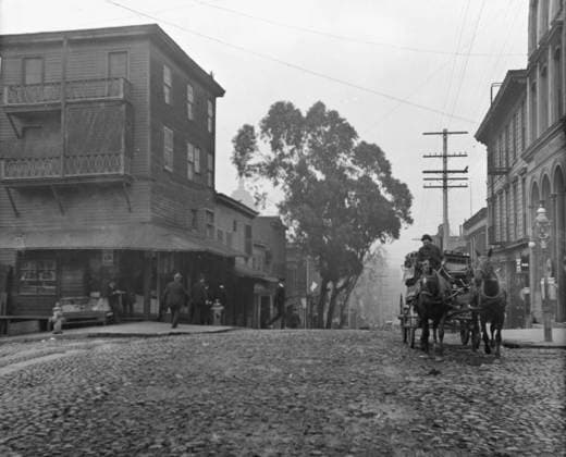 RECORD DATE NOT STATED Dupont Street entrance to Chinatown, San Francisco, between 1896 and 1906. Creator: Arnold Genthe. Copyright:xHeritagexArt HeritagexImagesx IMAGO ,2955427 ! ACHTUNG: AUFNAHMEDATUM GESCHÄTZT!  Copyright:HeritagexArt HeritagexImagesx IMAGO