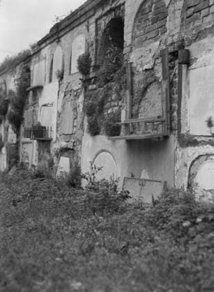 RECORD DATE NOT STATED Wall tombs of the old St. Louis Cemetery, New Orleans, between 1920 and 1926. Creator: Arnold Genthe. Copyright:xHeritagexArt HeritagexImagesx IMAGO ,2955468 ! ACHTUNG: AUFNAHMEDATUM GESCHÄTZT!  Copyright:HeritagexArt HeritagexImagesx IMAGO