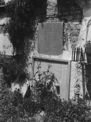 RECORD DATE NOT STATED Wall tombs of the old St. Louis Cemetery, New Orleans, between 1920 and 1926. Creator: Arnold Genthe. Copyright:xHeritagexArt HeritagexImagesx IMAGO ,2955470 ! ACHTUNG: AUFNAHMEDATUM GESCHÄTZT!  Copyright:HeritagexArt HeritagexImagesx IMAGO