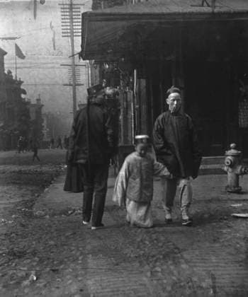 RECORD DATE NOT STATED Boy and a man smoking a cigar crossing the street, San Francisco, between 1896 and 1906. Creator: Arnold Genthe. Copyright:xHeritagexArt HeritagexImagesx IMAGO ,2955512 ! ACHTUNG: AUFNAHMEDATUM GESCHÄTZT!  Copyright:HeritagexArt HeritagexImagesx IMAGO