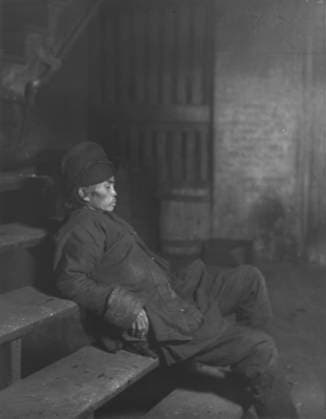 RECORD DATE NOT STATED The opium fiend , Chinatown, San Francisco, between 1896 and 1906. Creator: Arnold Genthe. Copyright:xHeritagexArt HeritagexImagesx IMAGO ,2955545 ! ACHTUNG: AUFNAHMEDATUM GESCHÄTZT!  Copyright:HeritagexArt HeritagexImagesx IMAGO
