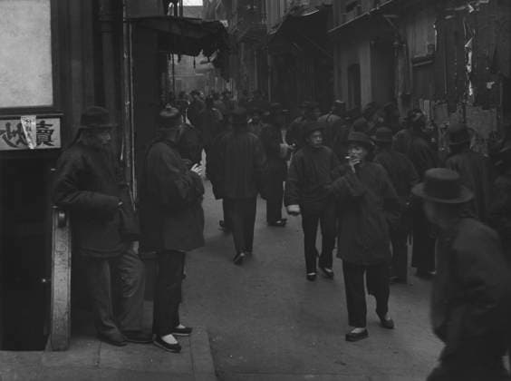 RECORD DATE NOT STATED The street of the gamblers (by day), Chinatown, San Francisco, between 1896 and 1906. Creator: Arnold Genthe. Copyright:xHeritagexArt HeritagexImagesx IMAGO ,2955576 ! ACHTUNG: AUFNAHMEDATUM GESCHÄTZT!  Copyright:HeritagexArt HeritagexImagesx IMAGO