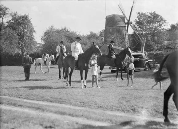 RECORD DATE NOT STATED East Hampton horse show, 1936. Creator: Arnold Genthe. Copyright:x HeritagexImagesx IMAGO ,2956464 ! ACHTUNG: AUFNAHMEDATUM GESCHÄTZT!  Copyright: HeritagexImagesx IMAGO