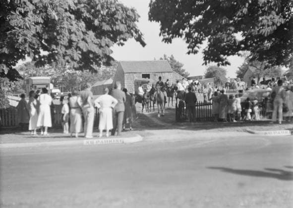 RECORD DATE NOT STATED East Hampton horse show, 1936. Creator: Arnold Genthe. Copyright:x HeritagexImagesx IMAGO ,2956465 ! ACHTUNG: AUFNAHMEDATUM GESCHÄTZT!  Copyright: HeritagexImagesx IMAGO