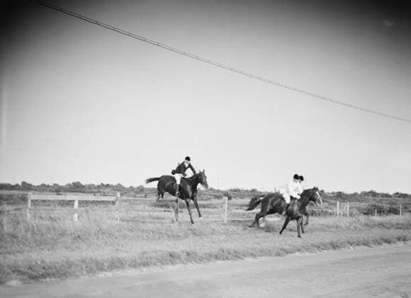 RECORD DATE NOT STATED East Hampton hunt, 1933 Sept. Creator: Arnold Genthe. Copyright:x HeritagexImagesx IMAGO ,2956472 ! ACHTUNG: AUFNAHMEDATUM GESCHÄTZT!  Copyright: HeritagexImagesx IMAGO