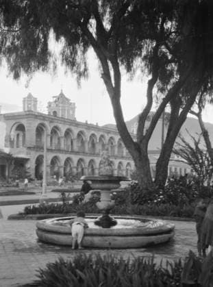 RECORD DATE NOT STATED Travel views of Cuba and Guatemala, between 1899 and 1926. Creator: Arnold Genthe. Copyright:x HeritagexImagesx IMAGO ,2957417 ! ACHTUNG: AUFNAHMEDATUM GESCHÄTZT!  Copyright: HeritagexImagesx IMAGO