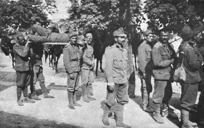 RECORD DATE NOT STATED Les Italiens a Gorizia; soldats et blesses autrichiens sortent, pour se rendre, des maisons..., 191 Creator: Unknown. Copyright:xEuropa,Italy,Italiano,povos,macho,homem,homens,pa?s,?ustria,guy,cor,Austrian,militar,guerra,partexdianteira,posi??o,For?asxArmadas,s?culo,imp?rio,prisioneiro,v?ctima,soldados,soldado,ferida,primeiraxguerraxdexmundo,conceito,batalha,B&W,ferido,Ex?rcito,guerra,rendi??o,Cor,,World.war.i,WWI,prisioneiroxdexguerra,render-se,campoxdexbatalha,pretox&xbranco,pretoxexbranco,B W,for?asxarmadas,brancoxexpreto,GuerraxDexMundoxUma,1910s,20oxs?culo,v?ctimas,Friuli-VeneziaxGiulia,POWs,prisioneiroxdexguerra,prisioneirosxdexguerra,ThexPrintxCollector,BattlexofxthexIsonzo,photograph,Unknown,Austria-Hungary,Austro-HungarianxEmpire,  Copyright:Europa,Italy,Italiano,povos,macho,homem,homens,pa?s,?ustria,guy,cor,Austrian,militar,guerra,partexdianteira,posi??o,For?asxArmadas,s?culo,imp?rio,prisioneiro,v?ctima,soldados,soldado,ferida,