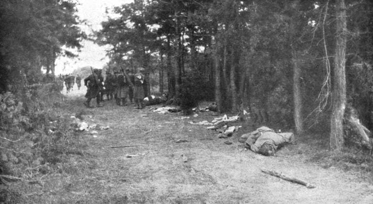 RECORD DATE NOT STATED La Bataille de la Marne; Les chemins de la retraite ennemie semes d equipements et de morts , 1914 Creator: Unknown. Copyright:x5515x3012x IMAGO ,2962285 ! ACHTUNG: AUFNAHMEDATUM GESCHÄTZT!  Copyright:5515x3012x IMAGO