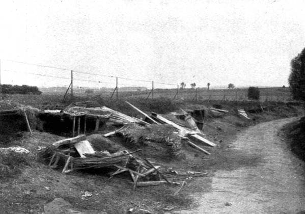 RECORD DATE NOT STATED L immense champ de Bataille; abris que l infanterie allemande s etait construits a Chambry , 1914. Creator: Unknown. Copyright:x4865x3411x IMAGO ,2962345 ! ACHTUNG: AUFNAHMEDATUM GESCHÄTZT!  Copyright:4865x3411x IMAGO