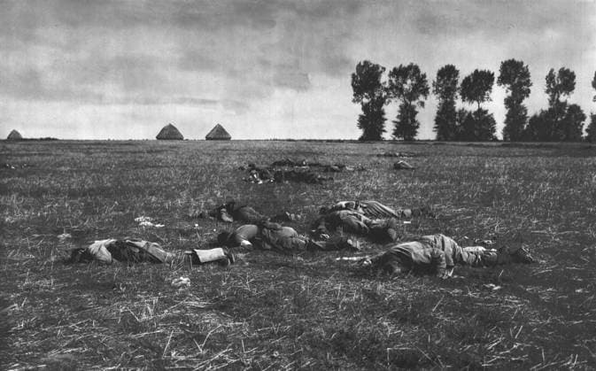RECORD DATE NOT STATED Le Reve Ecroule; Des cadavres Allemands dans la plaine , 1914. Creator: J Simont. Copyright:x5160x3216x IMAGO ,2962613 ! ACHTUNG: AUFNAHMEDATUM GESCHÄTZT!  Copyright:5160x3216x IMAGO