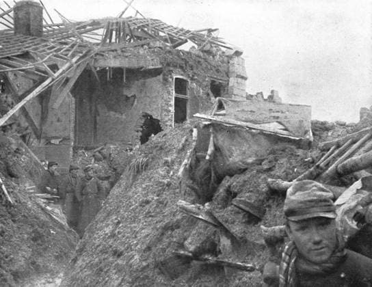 RECORD DATE NOT STATED Notre offensive d Artois; La derniere maison a l Ouest de Carency que nous occupions , 1915. Creator: Unknown. Copyright:x4640x3579x IMAGO ,2969127 ! ACHTUNG: AUFNAHMEDATUM GESCHÄTZT!  Copyright:4640x3579x IMAGO