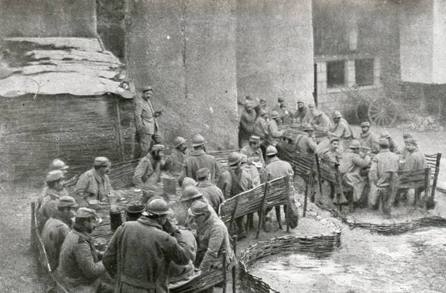 RECORD DATE NOT STATED On Tiendra ; Nos soldats perfectionnent leurs installations de guerre Copyright:xexterior,aoxarxlivre,povos,macho,homem,homens,pa?s,Franc?s,France,guy,refei??o,mess,cor,comer,conflito,militar,guerra,posi??o,For?asxArmadas,s?culo,fotografia,soldados,soldado,primeiraxguerraxdexmundo,wartime,conceito,foto,B&W,mealtime,Ex?rcito,guerra,publica??o,Cor,,World.war.i,WWI,pretox&xbranco,pretoxexbranco,B W,garrison,for?asxarmadas,brancoxexpreto,GuerraxDexMundoxUma,20oxs?culo,ThexPrintxCollector,militaryxcamp,photograph,Unknown,L Illustrationx IMAGO ,2969314 ! ACHTUNG: AUFNAHMEDATUM GESCHÄTZT!  Copyright:exterior,aoxarxlivre,povos,macho,homem,homens,pa?s,Franc?s,France,guy,refei??o,mess,cor,comer,conflito,militar,guerra,posi??o,For?asxArmadas,s?culo,fotografia,soldados,soldado,primeiraxguerr