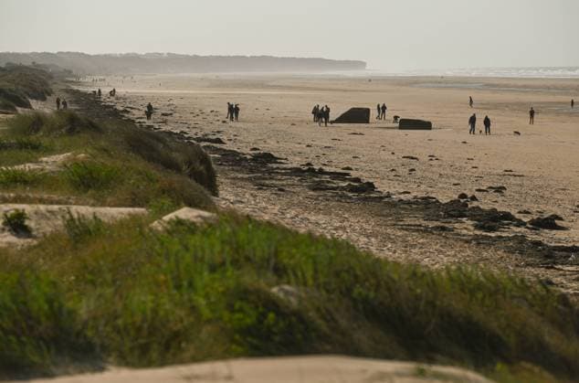 D-Day Anniversary - Colleville-Sur-Mer COLLEVILLE-SUR-MER, FRANCE - JUNE 04, 2023: A general view of Omaha Beach, a landing area in Normandy used by Allied forces in the WWII D-Day invasion, seen ahead of the commemoration of the historic D-Day events, in Colleville-Sur-Mer, France, on June 04, 2023. Colleville-Sur-Mer France  Copyright: xArturxWidakx originalFilename: widak-ddayanni230604_np47W.jpg
