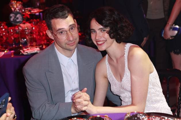 PFW - Diner De La Mode Jack Antonoff et Margaret Qualley lors de la 20eme Ã dition du Diner de la Mode, organisÃ par la FÃ dÃ ration de la Haute Couture et de la Mode et Sidaction, au Pavillon Cambon Capucines Ã Paris, France le jeudi 6 juillet 2023. Photo by Jerome Domine ABACAPRESS.COM The 20th Diner de la Mode ( Fashion Diner) to the benefit of Sidaction ( Aids fight) was held at the Pavillon Cambon Capucines in Paris, France on July 6, 2023. Photo by Jerome Domine ABACAPRESS.COM Paris France  Copyright: xDominexJerome ABACAx 859825_160 DominexJerome ABACAx 859825_160