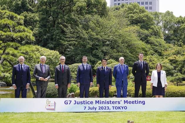 News Themen der Woche KW27 News Bilder des Tages G-7 justice ministers meeting Japanese Justice Minister Ken Saito (4th from R) poses with participants of a meeting of justice ministers from the Group of Seven countries during a group photo session in Tokyo on July 7, 2023.  A14AA0001657681P 