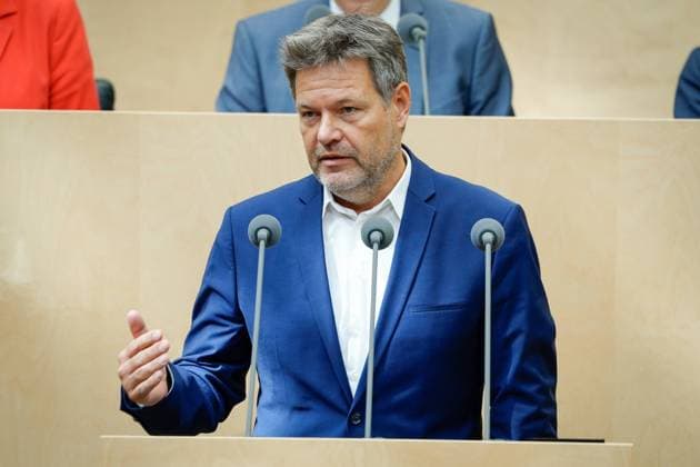 1035. Sitzung des Bundesrates Wirtschafts- und Klimaminister Robert Habeck (Gruene) bei seiner Rede im Plenarsaal bei der 1035. Bundesratssitzung, Berlin, 07.07.2023 Berlin Berlin Deutschland *** 1035 Bundesrat meeting Economy and Climate Minister Robert Habeck Gruene during his speech in the plenary hall at the 1035 Bundesrat meeting, Berlin, 07 07 2023 Berlin Berlin Germany.
