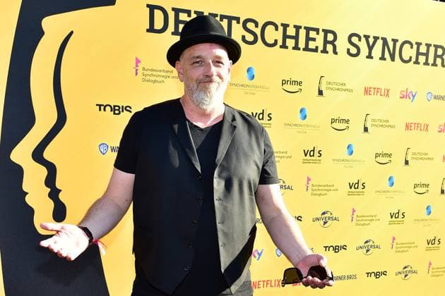 Deutschen Synchronpreis 2023 Torsten Sträter, deutscher Komiker, Kabarettist und Slam-Poet sowie Schriftsteller, Hörbuchsprecher und Synchronsprecher Ankunft, zum 4. Deutschen Synchronpreis 2023 im TIPI in Berlin am 07.07.2023