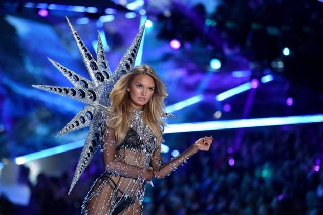 2018 Victoria s Secret Fashion Show - Runway Romee Strijd at the 2018 Victoria s Secret Fashion Show at Pier 94 on November 8, 2018 in New York City. Photo by Lionel Hahn ABACAPRESS.COM New York NY  Copyright: xHahnxLionel ABACAx 658610_297 HahnxLionel ABACAx 658610_297