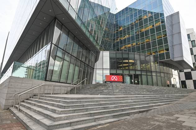 Ireland - Economy DUBLIN, IRELAND - FEBRUARY 15 A view of ther META EMEA HQ offices on Grand Canal Square in Dublin Docklands, Ireland on February 15, 2023. Dublin Ireland  Copyright: xArturxWidakx originalFilename: widak-irelande230515_npt5f.jpg