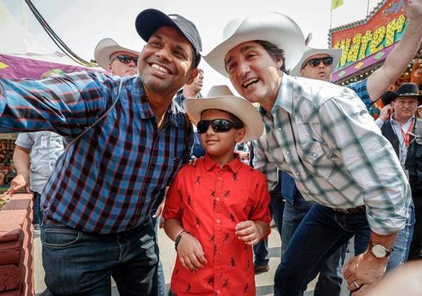 July 7, 2023, Calgary, AB, CANADA: Prime Minister Justin Trudeau, right, pauses for a photo as he walks the grounds of the Calgary Stampede in Calgary, Friday, July 7, 2023. Calgary CANADA  - ZUMAc35_ 20230707_zaf_c35_055 Copyright: xJeffxMcintoshx