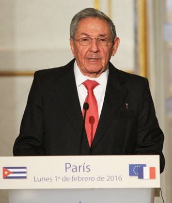Hollande And Castro Press Conference - Paris Cuba s President Raul Castro during a joint press conference with French President Francois Hollande following their talks at the Elysee Palace in Paris, France on February 1, 2016. Raul Castro is paying a state visit to France, in the first European foray by a Cuban leader in two decades, as Cuba opens up its economy. Photo by Somer ABACAPRESS.COM Paris France  Copyright: xSomer ABACAx 532827_014 Somer ABACAx 532827_014