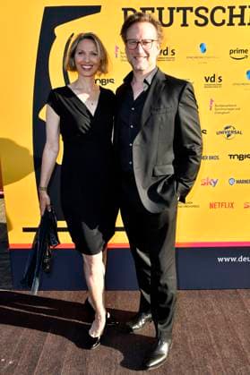 Sascha Rotermund mit Begleitung bei der Verleihung des Deutschen Synchronpreises 2023 im Tipi am Kanzleramt. Berlin, 07.07.2023