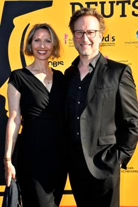 Sascha Rotermund mit Begleitung bei der Verleihung des Deutschen Synchronpreises 2023 im Tipi am Kanzleramt. Berlin, 07.07.2023