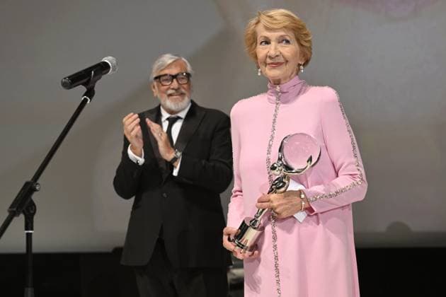 Entertainment Bilder des Tages The last day of the 57th Karlovy Vary International Film Festival, 8 July 2023. Actress Daniela Kolarova (left) receives the President s Award of the Karlovy Vary International Film Festival from Jiri Bartoska. (CTKxPhoto KaterinaxSulova) CTKPhotoP2023070804810  CTKPhotoP2023070804810