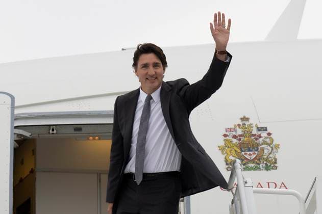 July 9, 2023, Ottawa, ON, Canada: Prime Minister Justin Trudeau waves as he boards a government plane in Ottawa, Sunday, July 9, 2023. Ottawa Canada  - ZUMAc35_ 20230709_zaf_c35_074 Copyright: xAdrianxWyldx