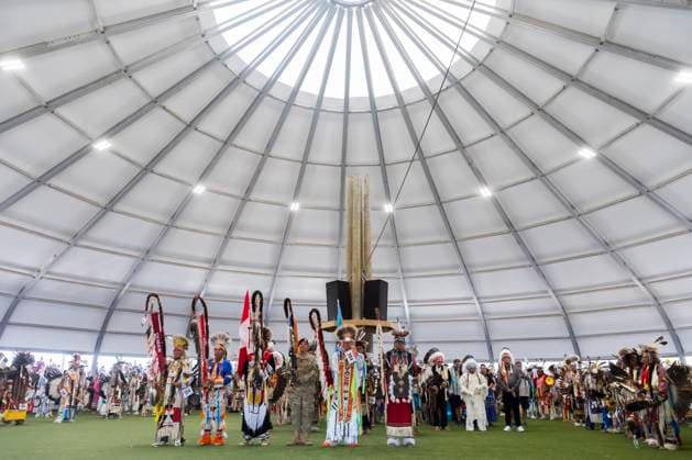 Enoch Cree Nation, Canada July 9, 2023 - Participants dance in traditional costumes called Regalia during the 29th Annual Enoch Cree Nation Pow Wow Competition on July 9, 2023 in Enoch Cree Nation, Canada. Pow Wow is the way native peoples come together to dance, sing, celebrate and honor traditions. From 1886 to 1951, the Canadian government banned the practice of Pow Wows ceremonies with the aim of assimilation. NATIVE, AUTOCHTONES D AMERIQUE, AMERINDIENS, FESTIVAL DE POW WOW, COMPETITION DE POWWOW, CULTURE CANADIENNE, CANADA, ALBERTA, EDMONTON, COSTUMES TRADITIONNELS, TRADITION, PREMIERES NATIONS, LIFESTYLES, INDIENS D AMERIQUE, EVENEMENT CULTUREL, IDENTITE, RESERVE, AMERIQUE DU NORD, PEUPLES, CELEBRATIONS, HERITAGE CULTUREL, DANSES, DA Copyright: xVincentxIsorex