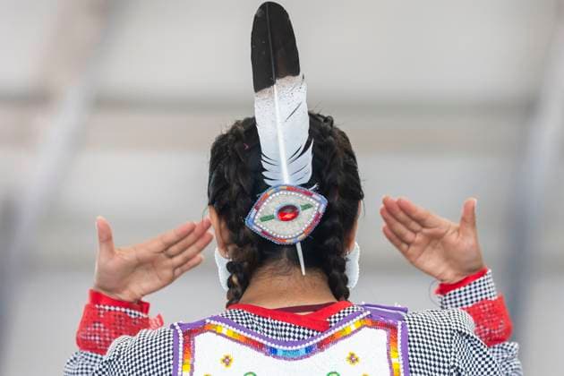 Enoch Cree Nation, Canada July 9, 2023 - Participants dance in traditional costumes called Regalia during the 29th Annual Enoch Cree Nation Pow Wow Competition on July 9, 2023 in Enoch Cree Nation, Canada. Pow Wow is the way native peoples come together to dance, sing, celebrate and honor traditions. From 1886 to 1951, the Canadian government banned the practice of Pow Wows ceremonies with the aim of assimilation. NATIVE, AUTOCHTONES D AMERIQUE, AMERINDIENS, FESTIVAL DE POW WOW, COMPETITION DE POWWOW, CULTURE CANADIENNE, CANADA, ALBERTA, EDMONTON, COSTUMES TRADITIONNELS, TRADITION, PREMIERES NATIONS, LIFESTYLES, INDIENS D AMERIQUE, EVENEMENT CULTUREL, IDENTITE, RESERVE, AMERIQUE DU NORD, PEUPLES, CELEBRATIONS, HERITAGE CULTUREL, DANSES, DA Copyright: xVincentxIsorex