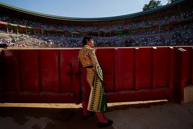 July 9, 2023, Pamplona, Navarre, Spain: Mexican Bullfighter Isaac Fonseca during the third bullfight at the San Fermin Festival in Pamplona, northern Spain, on July 9, 2023. Revelers from around the world flock to Pamplona each year to take part in eight days of bullfighting. Made famous by American writer Ernest Hemmingway s 1926 novel The Sun Also Rises , the annual San Fermin Festival involves the daily running of the bulls through the historic heart of Pamplona to the bullring. Pamplona Spain - ZUMAa206 20230709_zsp_a206_139 Copyright: xRubenxAlbarranx
