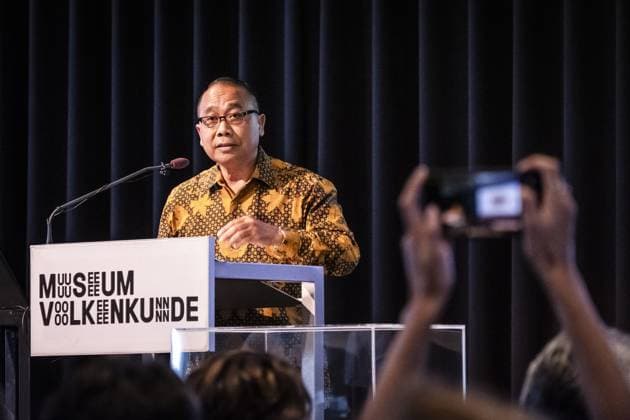 News Themen der Woche KW28 News Bilder des Tages LEAD - Gunay Uslu, State Secretary for Culture and Media, during the transfer of cultural objects that the Netherlands returns at the request of Indonesia. The history and provenance of the objects has been extensively researched in consultation with Indonesia. ANP DINGENA MOL netherlands out - belgium out  Copyright: xx x473386293x originalFilename: 473386293.jpg