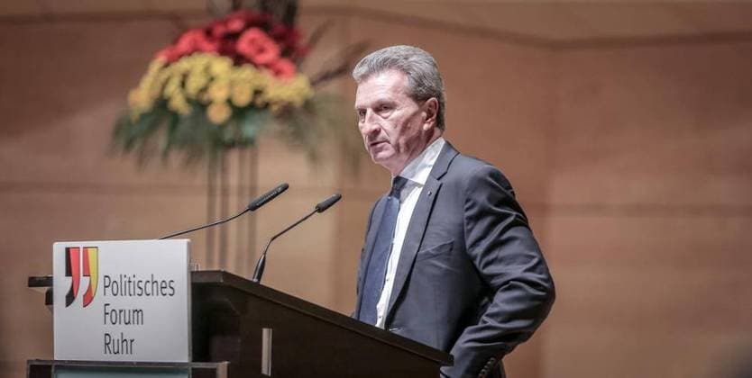 Essen - Politisches Forum Ruhr mit Günther H. Oettinger *** NUR FÜR REDAKTIONELLE ZWECKE *** EDITORIAL USE ONLY ***<p>Der EU-Kommissars für Digitale Wirtschaft und Gesellschaft, Günther H. Oettinger (CDU) spricht auf dem Politischen Forum Ruhr zum Thema Wirtschaft, Währung und die digitale Revolution in der Philharmonie Essen am Montag den 04.04.2016. Im Bild Günther H. Oettinger bei seiner Rede. Deutschland NRW Essen Copyright: LarsxHeidrich *** Food political Forum Ruhr with Günther H Oettinger *** ONLY FOR EDITORIAL PURPOSE *** EDITORIAL USE ONLY *** P the EU Commissioners for Digital Economy and Company, Günther H Oettinger CDU speaks at the political Forum Ruhr to Subject Economy, Currency and the Digital Revolution in the Phil Copyright: LarsxHeidrich docnrwhugopicture96680699 EDITORIAL USE ONLY