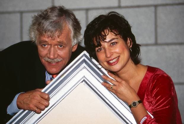 Isabel Varell, deutsche Schauspielerin und Fernsehmoderatorin, mit Moderator Carlo von Tiedemann, Deutschland um 1991. Copyright: HartwigxValdmanis Nur redaktionelle Nutzung. Editorial usage only. VAL_720001739