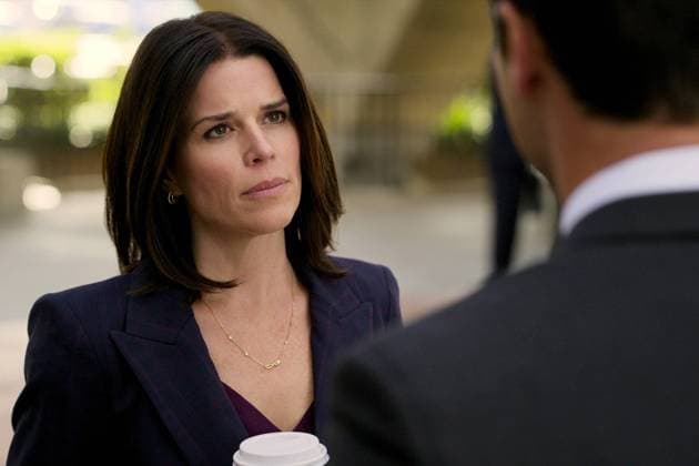 RECORD DATE NOT STATED THE LINCOLN LAWYER, from left: Neve Campbell, Manuel Garcia-Rulfo, Obligations , (Season 2, ep. 202, aired July 6, 2023). photo: Netflix Courtesy Everett Collection PUBLICATIONXNOTxINxCANxCHNxFRAxITAxJPNxNORxPOLxRUSxESPxUKxUSA