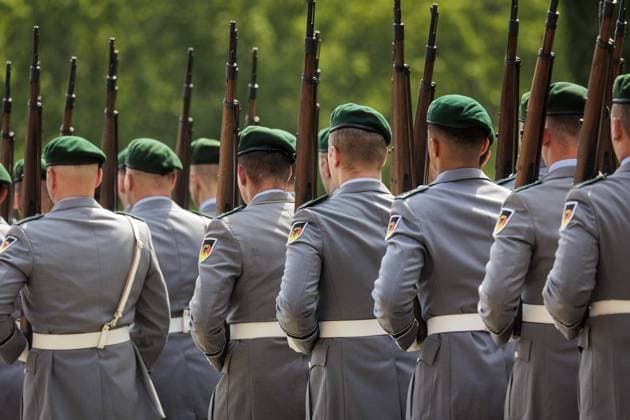Soldaten des Wachbataillon der Bundeswehr, aufgenommen im Rahmen der Begruessung von Anthony Albanese, Premierminister von Australien, im Kanzleramt in Berlin, 10.07.2023. Berlin Deutschland *** Soldiers of the Guard Battalion of the German Armed Forces, taken during the reception of Anthony Albanese, Prime Minister of Australia, at the Chancellery in Berlin, 10 07 2023 Berlin Germany Copyright: xKiraxHofmannx