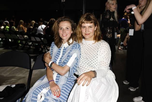 Entertainment Themen der Woche KW28 Entertainment Bilder des Tages Karin Hanczewski und Morgane Ferru bei der Rebekka Ruetz Show am 11.07.2023 im Rahmen der Fashion Week in Berlin Fashionweek Berlin 2023 - Rebekka Ruetz Runway Show *** Karin Hanczewski and Morgane Ferru at the Rebekka Ruetz Show on 11 07 2023 during the Fashion Week in Berlin Fashionweek Berlin 2023 Rebekka Ruetz Runway Show