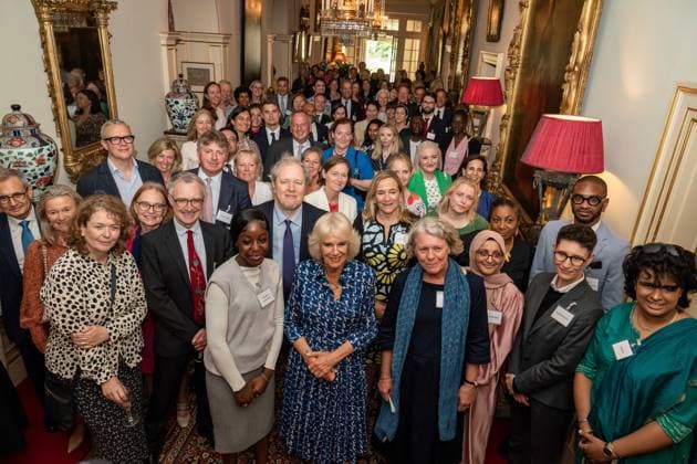 Entertainment Themen der Woche KW28 Entertainment Bilder des Tages Royal reception for First Story charity Queen Camilla poses with guests during a reception at Clarence House, London, to celebrate the 15th anniversary of the First Story charity. First Story was founded in 2008 by writer William Fiennes and Katie Waldegrave to provide opportunities for under-represented young people to participate in enriching creative writing activities. The Queen became Patron in 2011. Since their founding First Story has printed and distributed more than 550 anthologies of new writing by young people., Credit:Aaron Chown Avalon UK, London  Copyright: xAaronxChownx xAvalonx 0788535298