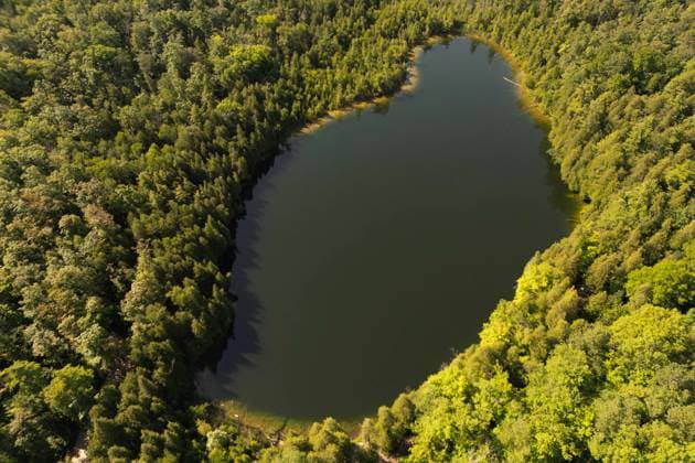 July 10, 2023, MILTON, ON, Canada: The waters of Crawford Lake in Milton, Ont., on Monday, July 10, 2023. MILTON Canada  - ZUMAc35_ 20230710_zaf_c35_223 Copyright: xColexBurstonx