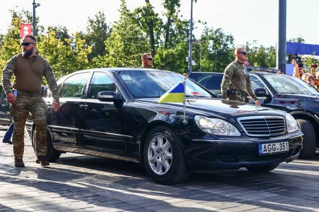 July 11, 2023, Vilnius, Lithuania: The presidential limousine with the President of Ukraine, Volodymyr Zelenskyy, departures after Raising the Flag for Ukraine in NATO event and concert in Vilnius, Lithuania on July 11, 2023. President Zelenskyy arrived to Lithuania to attend NATO Summit in Vilnius and support Ukraine in becoming a member of NATO Vilnius Lithuania - ZUMAz156 20230711_zip_z156_023 Copyright: xBeataxZawrzelx