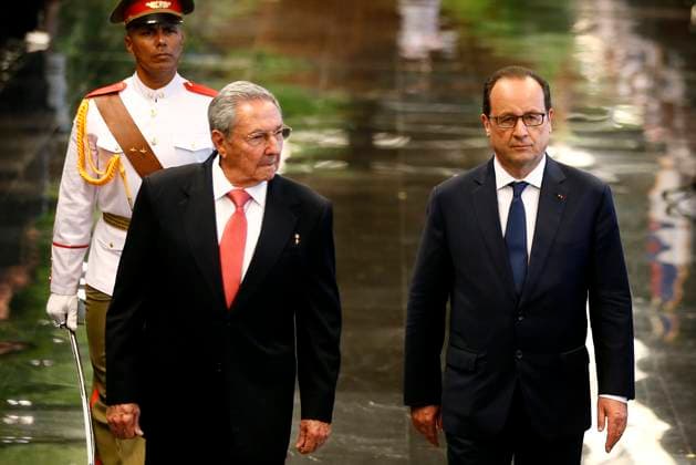 President Hollande On Caribbean Tour - Day Four - Meeting With Raul Castro - Cuba French President Francois Hollande and Cuban President Raul Castro during a welcoming ceremony at the Museum of the Revolution, the Old Presidential Palace in Havana, Cuba on May 11, 2015. Hollande is on a five-day tour to the Caribbean including Guadeloupe, Martinique, Cuba and Haiti. Photo by Patrick Bernard ABACAPRESS.COM Cuba  Copyright: xBernardxPatrick ABACAx 499721_011 BernardxPatrick ABACAx 499721_011