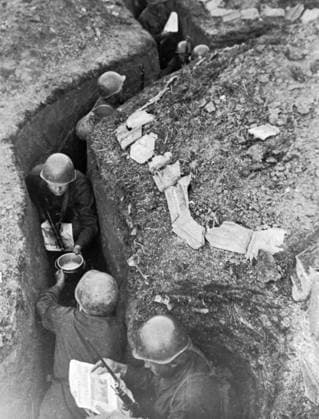 WWII SOLDIERS TRENCH 607 01.07.1942 Soviet soldiers having rest in trenches between battles. Anatoliy Garanin Sputnik Krymskaya ASSR USSR  Copyright: xAnatoliyxGaraninx