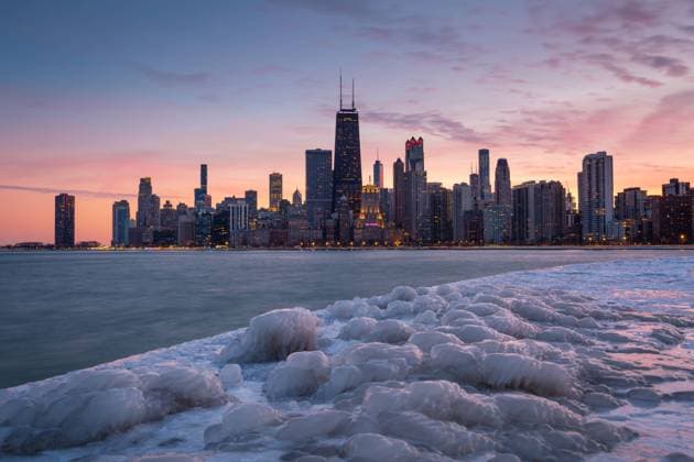 IMAGO Creative, Jahreszeit Winter in der Stadt View of the Chicago downtown over lake Michigan. Chicago, Illinois, United States R_GOCY220906-1027692-01 EDITORIAL USE ONLY